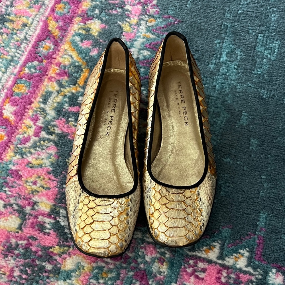 Vintage Terre Peck Gold Metallic crocodile skin flats